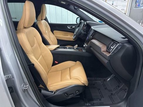 Certified 2023 Volvo XC60 B5 Ultimate w/ Protection Package Premier image 19