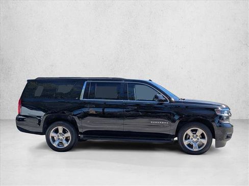 Used 2017 Chevrolet Suburban LT image 4