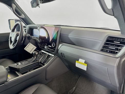 Used 2025 Lexus GX 550 w/ Accessory Package (2T) image 28