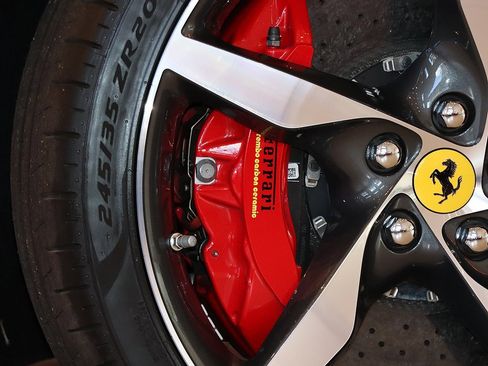 Certified 2022 Ferrari Portofino M image 12