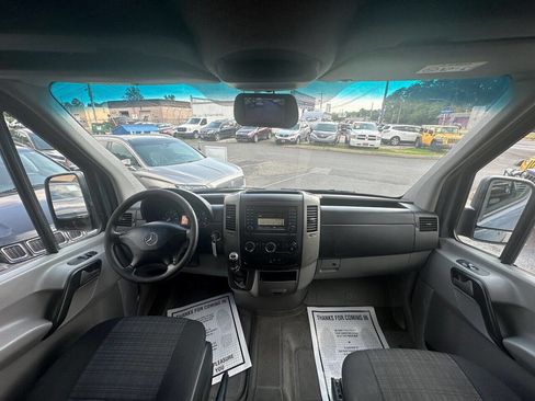 Used 2018 Mercedes-Benz Sprinter 2500 image 21