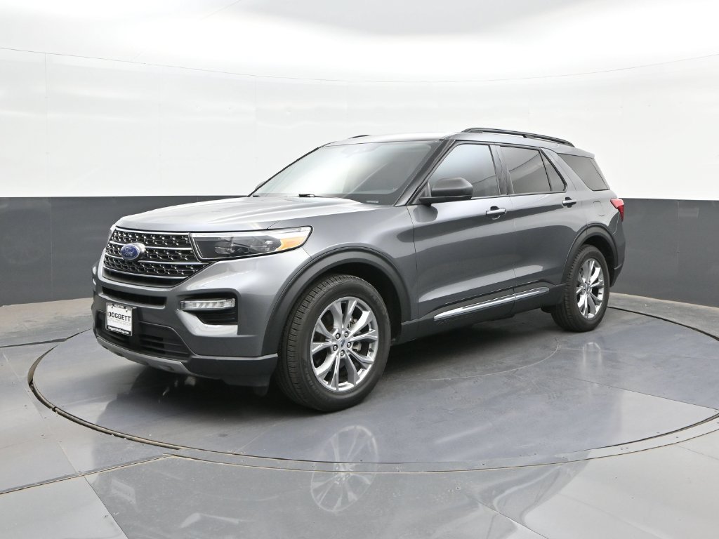 Certified 2022 Ford Explorer XLT w/ Equipment Group 202A RWD image 32