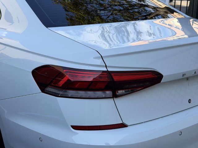 Certified 2022 Volkswagen Passat 2.0T FWD image 10