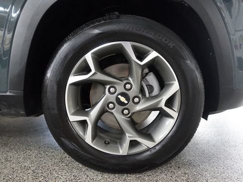 Used 2025 Chevrolet Trax LT FWD image 26