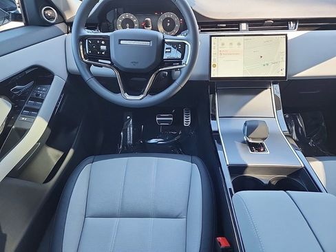 Used 2025 Land Rover Range Rover Evoque Dynamic SE image 4