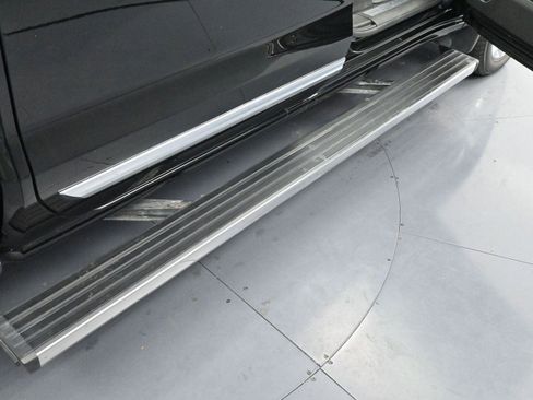 Used 2024 Chevrolet Silverado 1500 High Country w/ High Country Premium Package image 9