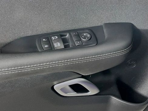 Used 2016 Dodge Challenger R/T w/ Driver Convenience Group image 18