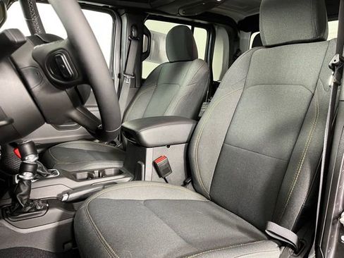 Used 2026 Jeep Gladiator Sport image 18