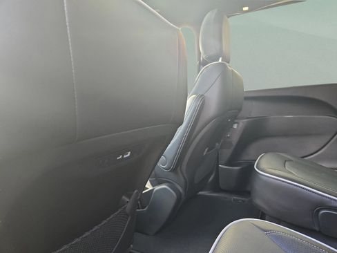 New 2026 Chrysler Pacifica Limited image 25