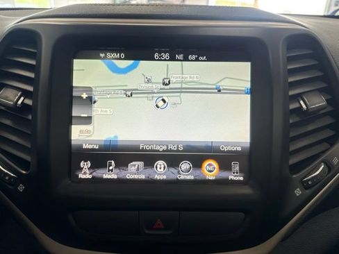Used 2016 Jeep Cherokee Limited AWD/4WD image 3