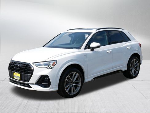 Used 2023 Audi Q3 2.0T Premium Plus w/ Premium Plus Package AWD/4WD image 3