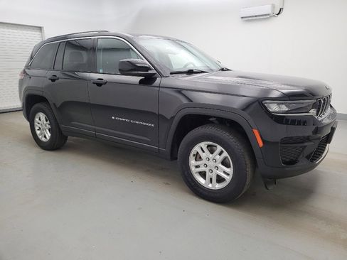 Used 2023 Jeep Grand Cherokee Laredo image 11
