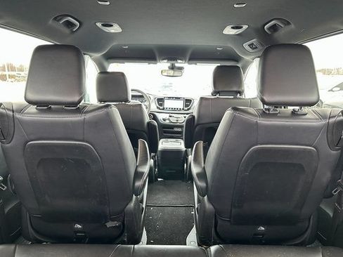 Used 2024 Chrysler Pacifica Limited FWD image 8