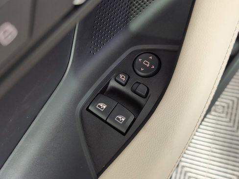 Used 2025 BMW 230i Coupe w/ Convenience Package image 20