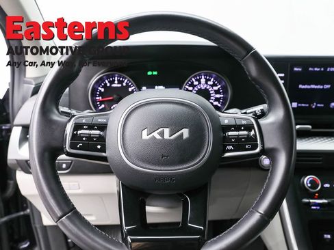 Used 2024 Kia Carnival LX image 10