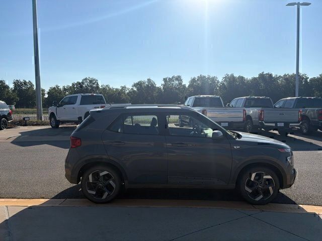 Used 2023 Hyundai Venue SEL w/ Cargo Package FWD image 6