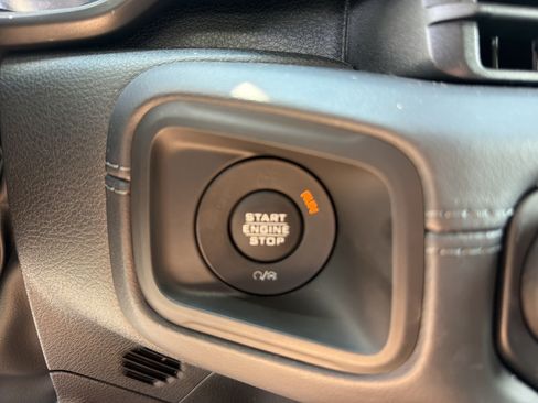 Used 2025 Jeep Wrangler Unlimited Sahara AWD/4WD image 25