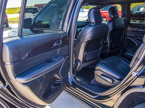 Used 2022 Jeep Grand Cherokee L Laredo image 27