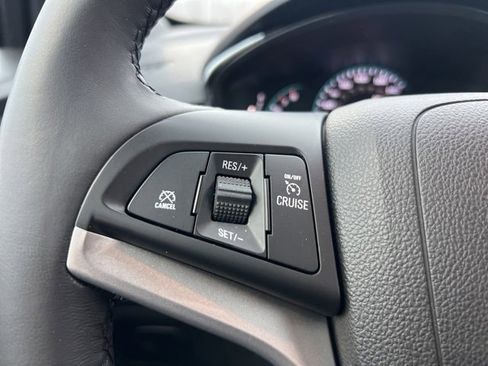 Used 2018 Chevrolet Trax LT w/ LT Convenience Package image 9