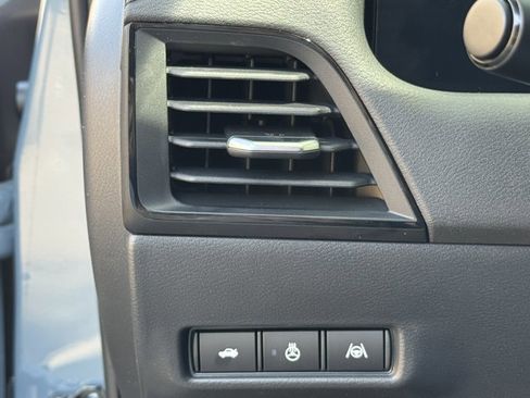 New 2026 Nissan Sentra SR w/ SR Premium Package FWD image 17