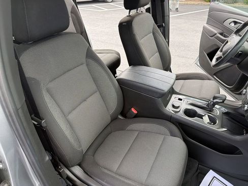 Used 2023 Chevrolet Traverse LT FWD image 30