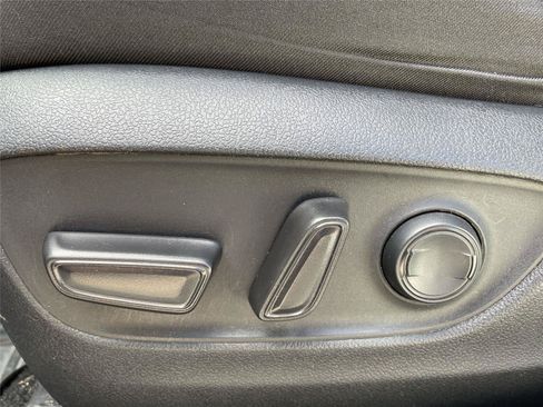 Used 2019 Toyota RAV4 XLE w/ Convenience Package AWD/4WD image 13