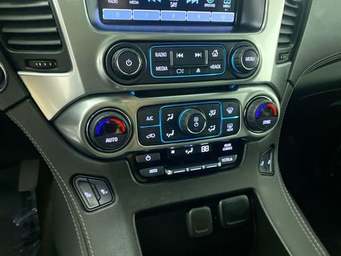 Used 2017 Chevrolet Suburban LT image 10