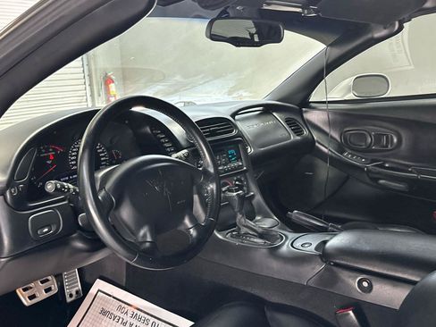 Used 2002 Chevrolet Corvette Coupe RWD image 13
