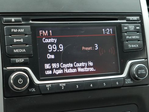 Used 2017 Nissan Frontier SV w/ Moonroof Package image 11