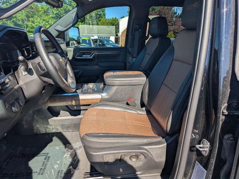 Used 2024 Chevrolet Silverado 2500 High Country w/ Technology Package AWD/4WD image 24