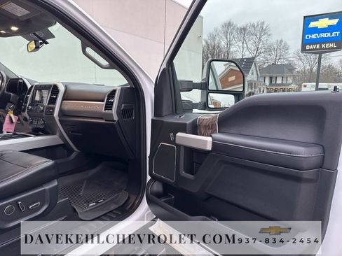 Used 2019 Ford F250 Lariat w/ Chrome Package image 28