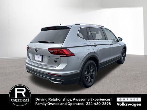 Used 2024 Volkswagen Tiguan SE w/ Panoramic Sunroof Package AWD/4WD image 9