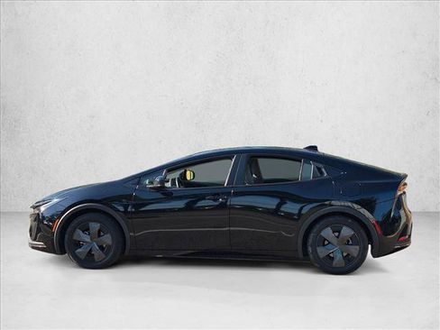 Used 2024 Toyota Prius LE FWD image 7