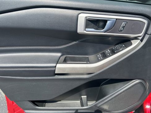 Used 2022 Ford Explorer XLT w/ Equipment Group 202A image 12