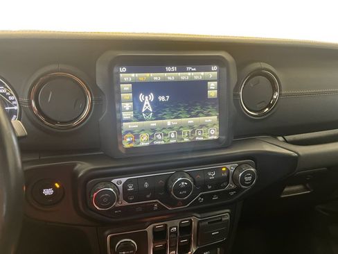 Used 2022 Jeep Wrangler Unlimited Sahara AWD/4WD image 14