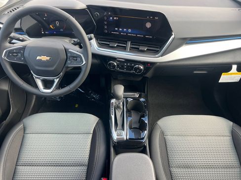 New 2026 Chevrolet Trax LT w/ LT Convenience Package FWD image 10
