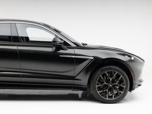 Used 2021 Aston Martin DBX image 23
