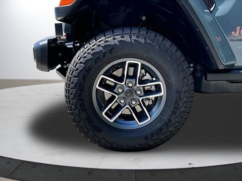 Certified 2026 Jeep Gladiator Mojave AWD/4WD image 31