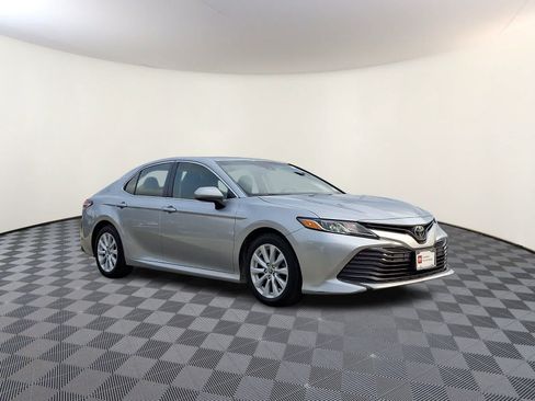 Certified 2018 Toyota Camry LE FWD image 4