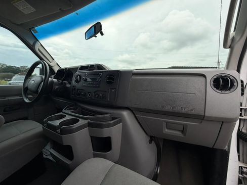 Used 2011 Ford E-350 and Econoline 350 XLT RWD image 18