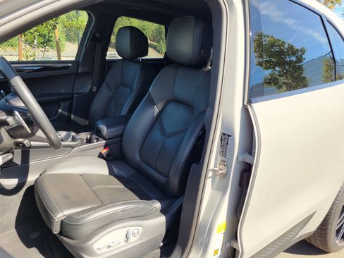 Certified 2023 Porsche Macan S image 5