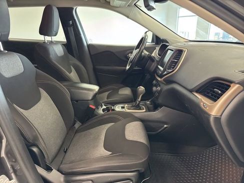 Used 2014 Jeep Cherokee Altitude w/ Cold Weather Group image 22