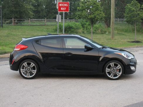 Used 2016 Hyundai Veloster w/ Option Group 02 FWD image 9