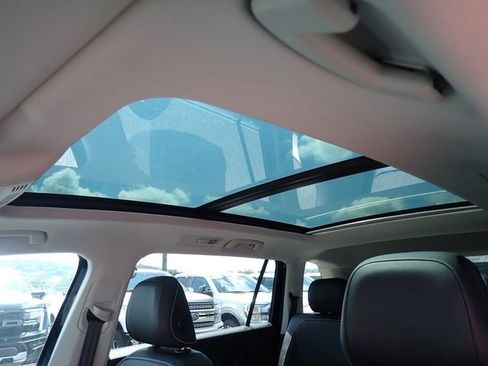 Used 2023 Volkswagen Tiguan SE image 23