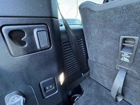 Certified 2024 Land Rover Defender 130 X-Dynamic SE image 33