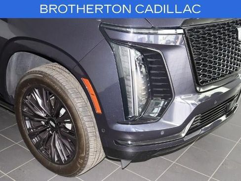 Certified 2025 Cadillac Escalade ESV Sport w/ LPO, ONYX Package AWD/4WD image 14