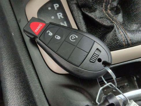 Used 2014 Jeep Cherokee Latitude w/ Cold Weather Group image 34