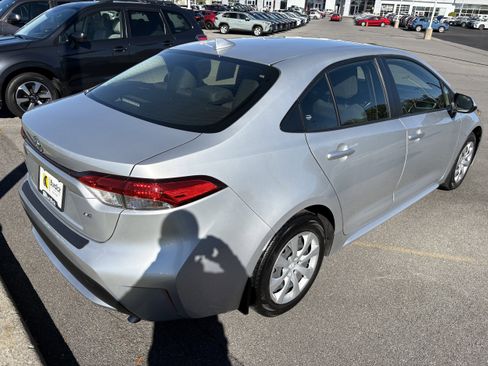 Used 2022 Toyota Corolla LE image 5
