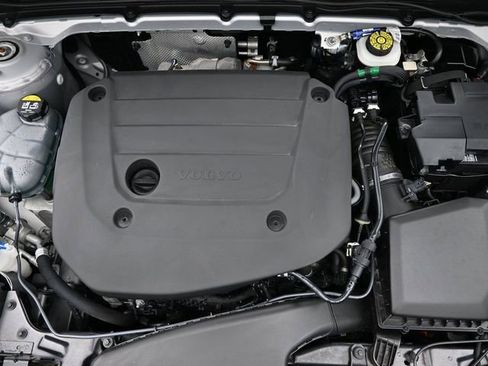 Used 2023 Volvo XC40 B5 Plus image 33