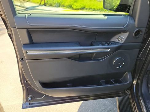 Used 2024 Ford Expedition XLT RWD image 17